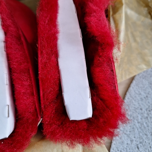 Womens Size 6 UGG Mini Bailey Bow Snow Boots Suede Red new in box - Picture 4 of 8